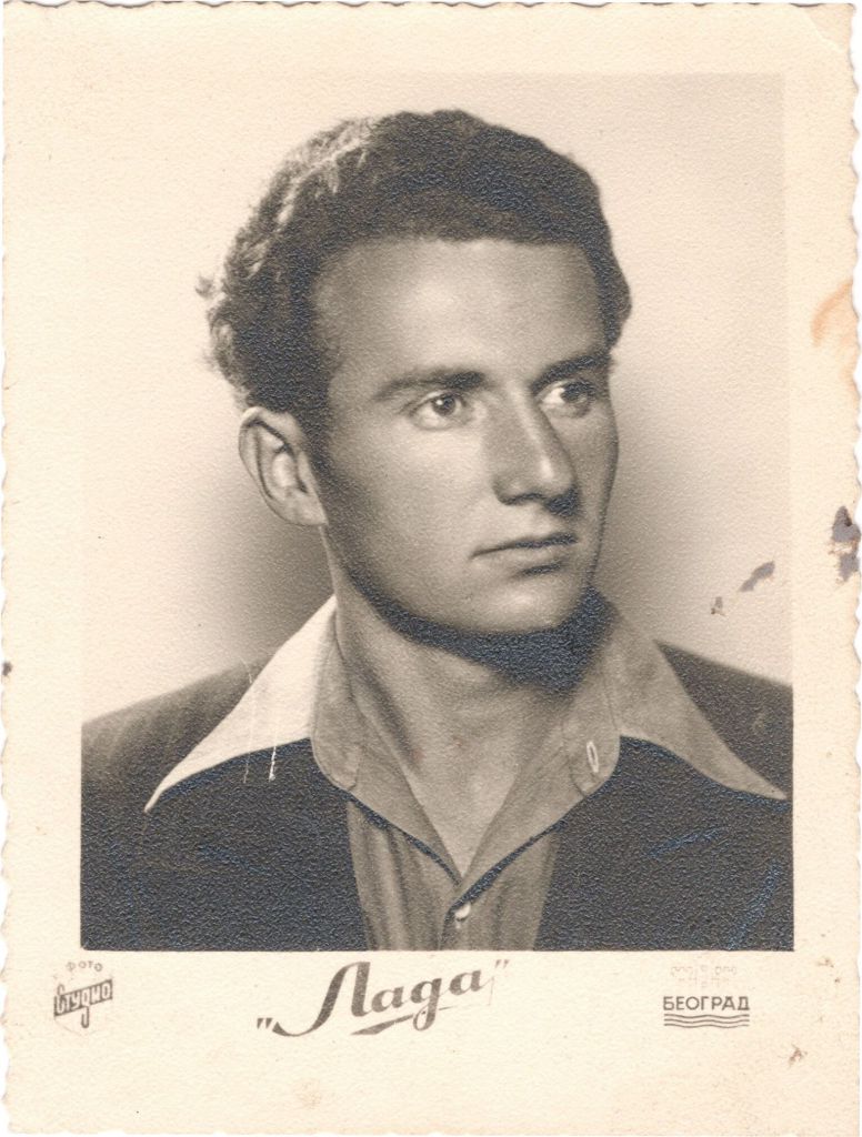 "A Hélène, Anton et Irica en bon souvenir d'un ami de Serbie"

resistant royaliste, fils de l'institutrice