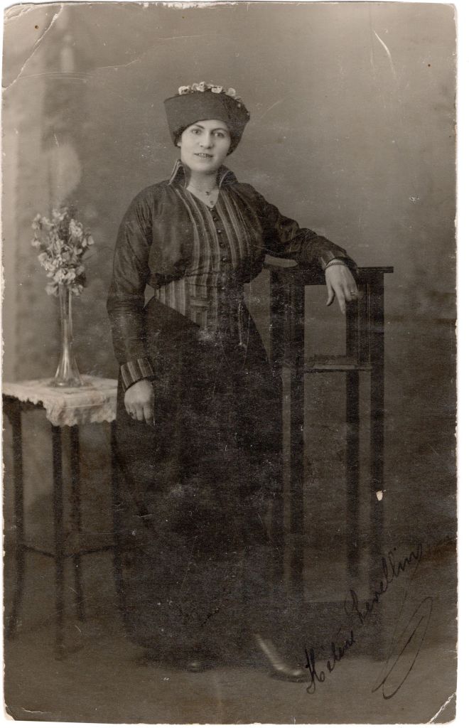 signé Hélène REVELLIN,
du nom de son ami intime