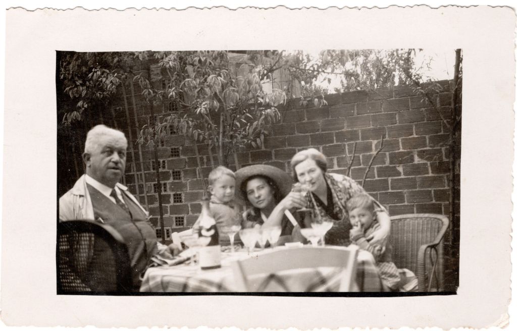 Voyage avec Jean et Antoine en 1937 pour l'exposition universelle, transit par Venise