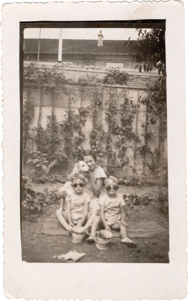 Simone, la cousine de Mamie, 
avait été accouchée par les fers ce qui avait abimé son oeil esthetiquement.